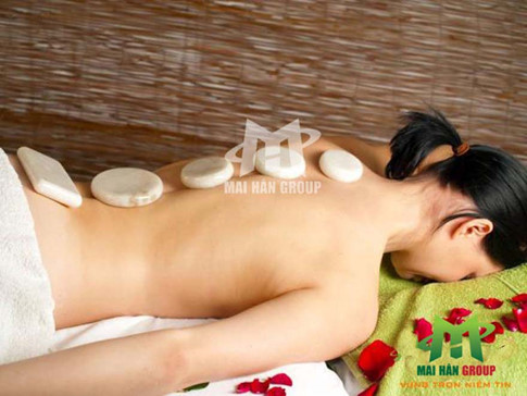 Massage bằng đá lạnh là liệu pháp hữu hiệu giúp tăng cường sức khỏe và vẻ đẹp